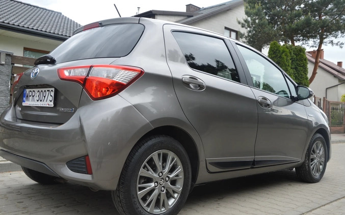 Toyota Yaris cena 57900 przebieg: 57000, rok produkcji 2017 z Józefów małe 137